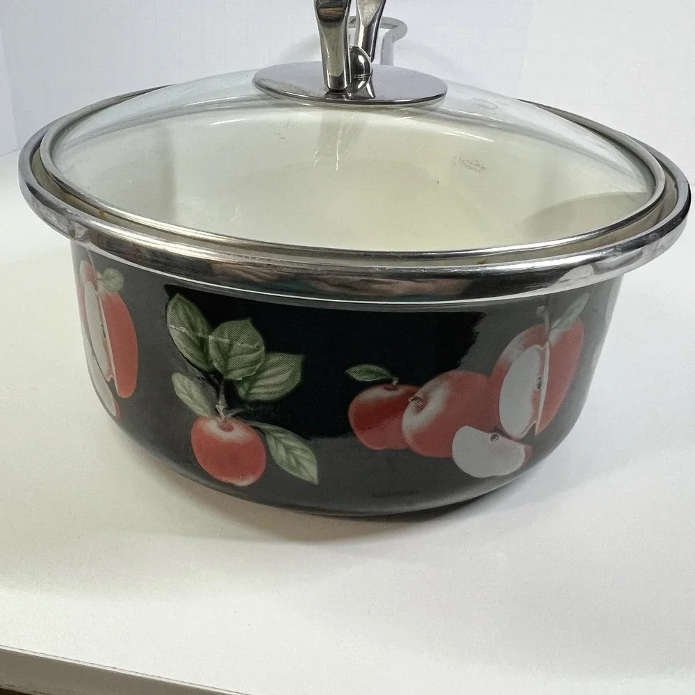 Vintage Ginnys Enamel Pan and 2 Bowls Apples Red Black Lot of 3‎ Movie Prop